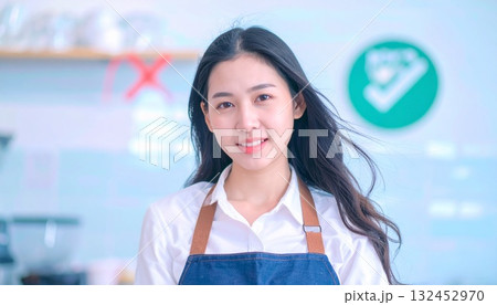 エプロンをつけた白シャツの若い女性のポートフォリオ エプロンをつけた白シャツの若い女性のポートフォリオ 132452970