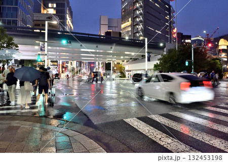 雨降る東京銀座通り夜景 雨降る東京銀座通り夜景 132453198