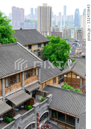 中国の重慶にある十八梯のとても美しい古い街並み風景 132453643