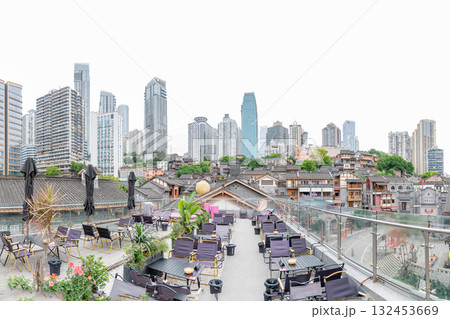 中国の重慶にある十八梯のとても美しい古い街並み風景 132453669