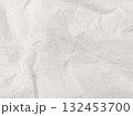 くしゃくしゃにシワのついた紙　拡大画像	 132453700