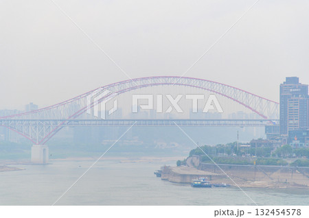 中国の重慶を流れる長江の風景 中国の重慶を流れる長江の風景 132454578