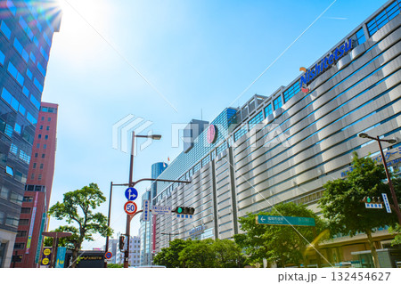 福岡市中央区天神の渡辺通り天神バスセンター前交差点から福岡三越側 西鉄福岡駅 昼カラー 福岡市中央区天神の渡辺通り天神バスセンター前交差点から福岡三越側 西鉄福岡駅 昼カラー 132454627