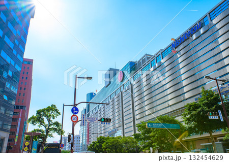 福岡市中央区天神の渡辺通り天神バスセンター前交差点から福岡三越側 西鉄福岡駅 朝昼中間カラー 福岡市中央区天神の渡辺通り天神バスセンター前交差点から福岡三越側 西鉄福岡駅 朝昼中間カラー 132454629