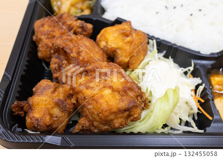 美味しい鶏肉唐揚弁当 132455058