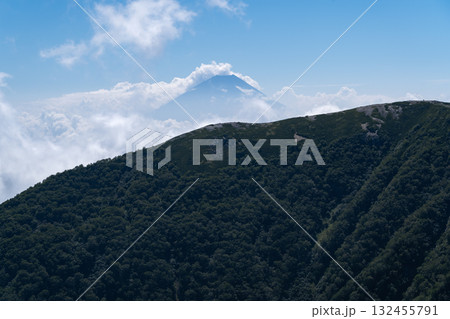 北岳の小太郎尾根分岐から見る雲海の富士山 南アルプスの北岳登山 北岳の小太郎尾根分岐から見る雲海の富士山 南アルプスの北岳登山 132455791