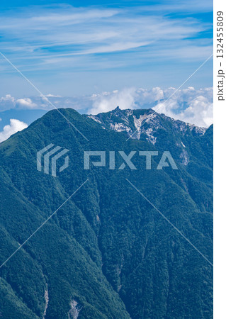 北岳の小太郎尾根分岐から見る鳳凰三山の地蔵ヶ岳(オベリスク) 南アルプスの北岳登山 北岳の小太郎尾根分岐から見る鳳凰三山の地蔵ヶ岳(オベリスク) 南アルプスの北岳登山 132455809