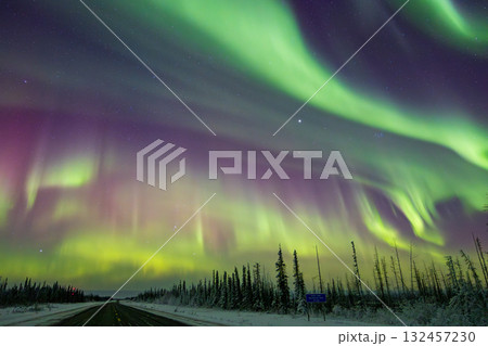神秘的なオーロラに出会える場所② 132457230