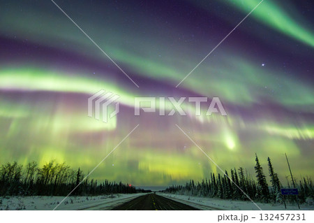 神秘的なオーロラに出会える場所① 132457231