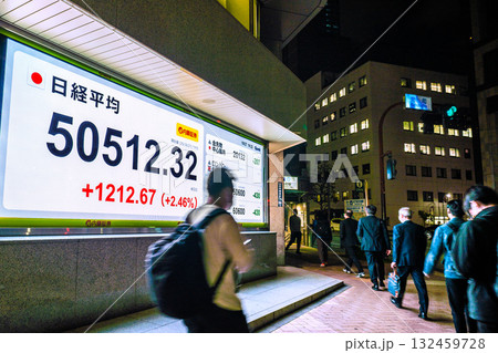日本の東京都市景観初5万円突破・5万0512円32銭・株価/終値。TOPIXも最高値更新＝27日 132459728