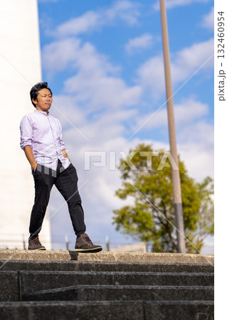 キャリアを象徴する階段|成長を目指す男性 キャリアを象徴する階段|成長を目指す男性 132460954