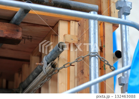 型枠建て込み（建築躯体工事） 132463088