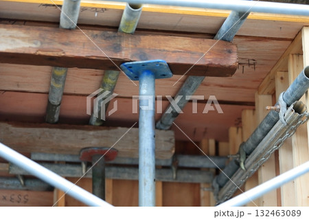 型枠建て込み（建築躯体工事） 132463089