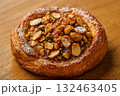 メープルナッツデニッシュ 132463405