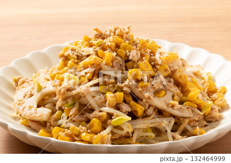 焼きとうもろこしとツナと蓮根の豆もやし和え 焼きとうもろこしとツナと蓮根の豆もやし和え 132464999