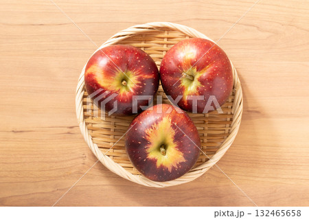 ［山形県産　りんご］秋映 132465658