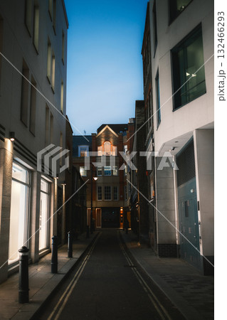 Evening Coming In The Streets Of London  132466293