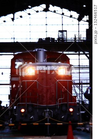機関庫に静かに佇むDD51形‐895号機@秋田総合車両センター一般公開_2025/10/18撮影 機関庫に静かに佇むDD51形‐895号機@秋田総合車両センター一般公開_2025/10/18撮影 132466517