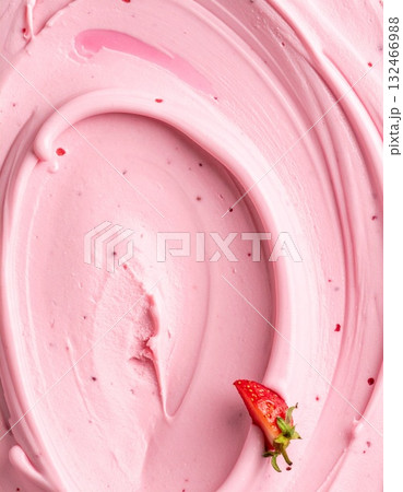 ストロベリーアイスクリームの滑らかなテクスチャ 132466988
