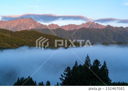 北アルプスの朝焼け 北アルプスの朝焼け 132467081