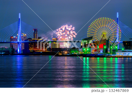 大阪港の夜景と淀川花火 大阪港の夜景と淀川花火 132467869