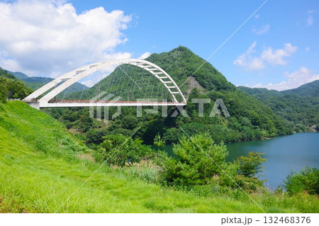 みずがき湖に架かる鹿鳴峡大橋 みずがき湖に架かる鹿鳴峡大橋 132468376