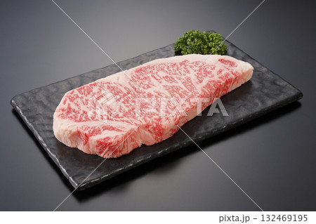 黒毛和牛サーロインステーキ 132469195