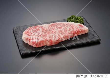 黒毛和牛サーロインステーキ 132469196