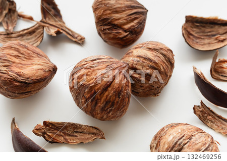 鬼皮をむいた栗 栗の皮むき 鬼皮 渋皮 鬼皮をむいた栗 栗の皮むき 鬼皮 渋皮 132469256