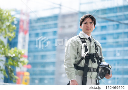 現場で働く若手(ネクタイ有パターン) 現場で働く若手(ネクタイ有パターン) 132469692