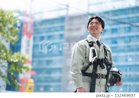 現場で働く若手(ネクタイ有パターン) 現場で働く若手(ネクタイ有パターン) 132469697