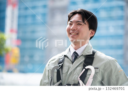 現場で働く若手(ネクタイ有パターン) 現場で働く若手(ネクタイ有パターン) 132469701