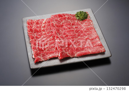 黒毛和牛もも肉うす切り 黒毛和牛もも肉うす切り 132470298