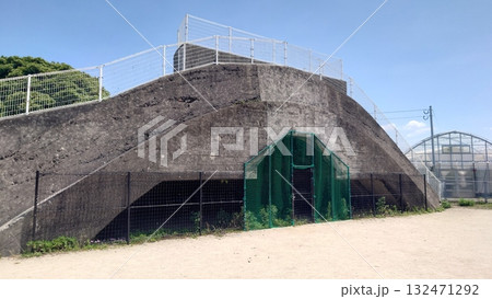 掩体壕 掩体壕跡 戦争遺構 (長崎県大村市/下原口公園) 掩体壕 掩体壕跡 戦争遺構 (長崎県大村市/下原口公園) 132471292