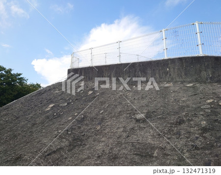 掩体壕　掩体壕跡　戦争遺構  (長崎県大村市／下原口公園) 132471319
