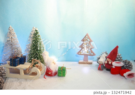 クリスマスのプレゼントがやってきた クリスマスのプレゼントがやってきた 132471942