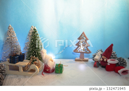 クリスマスツリーのある風景 132471945