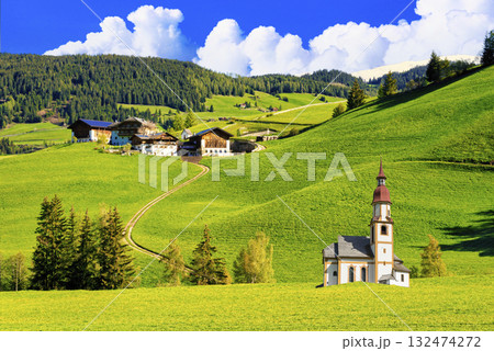 ヨーロッパの美しい田園風景とヨーロッパ風教会合成 ヨーロッパの美しい田園風景とヨーロッパ風教会合成 132474272