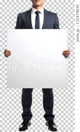 白い厚紙ボードを持つビジネスマンの手|背景なし・透過PNG・コピースペース 白い厚紙ボードを持つビジネスマンの手|背景なし・透過PNG・コピースペース 132474630