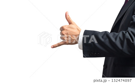 電話のハンドサインを示すビジネスマン|背景なし・透過PNG・コピースペース 電話のハンドサインを示すビジネスマン|背景なし・透過PNG・コピースペース 132474897