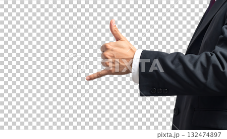 電話のハンドサインを示すビジネスマン|背景なし・透過PNG・コピースペース 電話のハンドサインを示すビジネスマン|背景なし・透過PNG・コピースペース 132474897