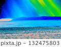 北の海と夜空 132475803