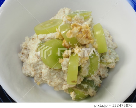 ぶどうの白和え、妻の手作り家庭料理、家庭で楽しむ夕ご飯、幸せ家族 132475876