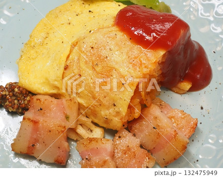 ミニオムライス、妻の手作り家庭料理、家庭で楽しむ夕ご飯、幸せ家族 ミニオムライス、妻の手作り家庭料理、家庭で楽しむ夕ご飯、幸せ家族 132475949