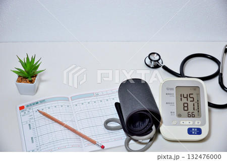 血圧計 家庭用血圧計で血圧管理イメージ 132476000