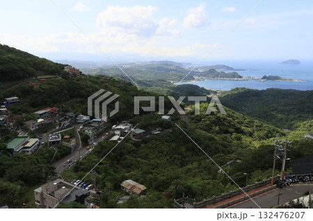 山と海の見える台湾九份の風景 132476207