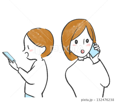 携帯で通話する女性 132476238