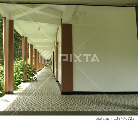 静寂の直線通路 132476725