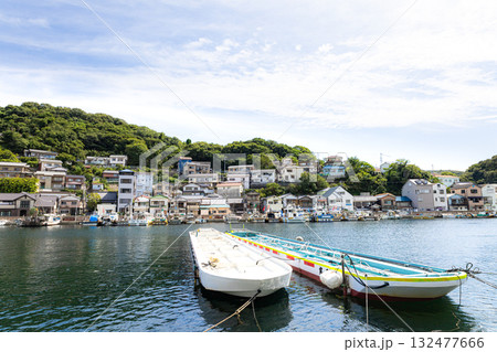 秋の兵庫県姫路市にあり瀬戸内海に浮かぶ家島諸島家島の風景 132477666
