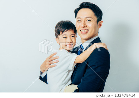 子供と父親 子供と父親 132479414